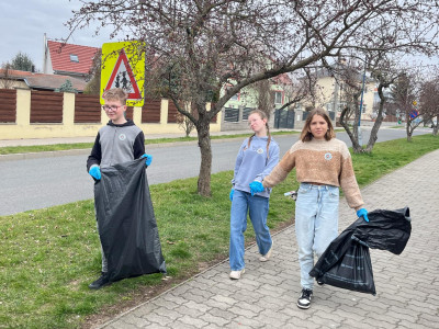 e0cc1a49-5451-4f6e-af85-0b916a490878