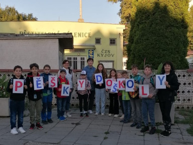 Pěšky do školy od pálenice