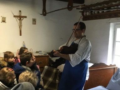 47576C7C-0F42-4DA5-B25D-1F928E100C4B